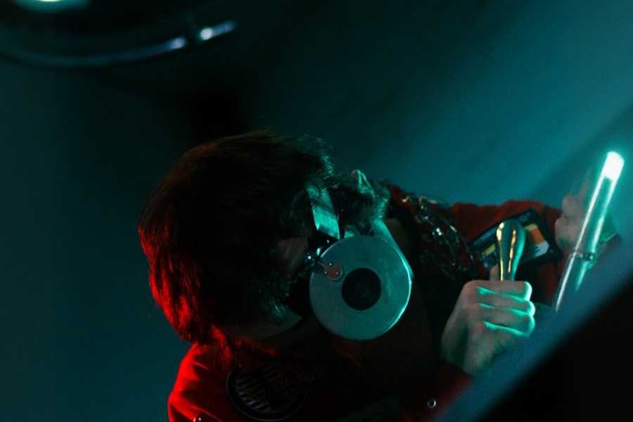 Квест в реальности Автобиография красного от компании Contrast Quest Квест в реальности Автобиография красного от компании Contrast Quest