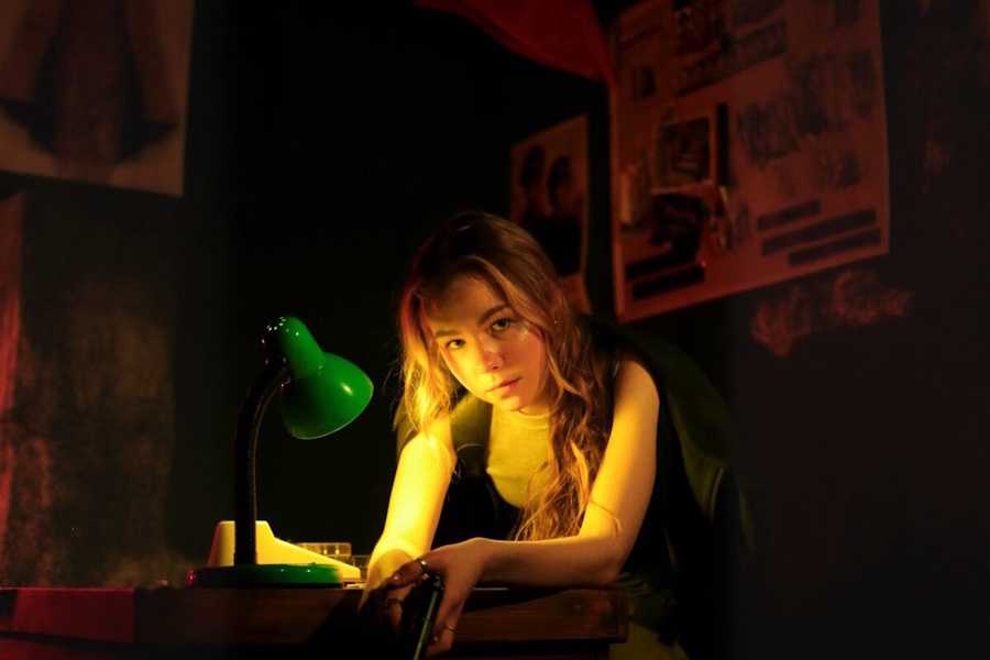 Квест в реальности Автобиография красного от компании Contrast Quest Квест в реальности Автобиография красного от компании Contrast Quest