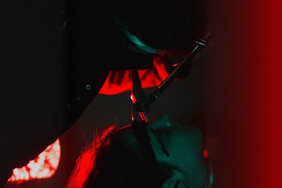 Квест в реальности Автобиография красного от компании Contrast Quest Квест в реальности Автобиография красного от компании Contrast Quest